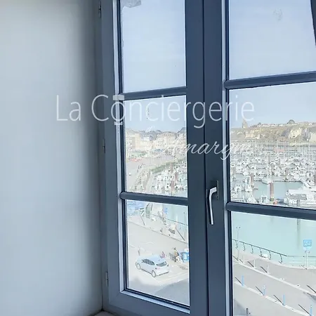 Vue Sur Le Port De Dieppe