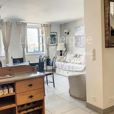 Appartement Vue Sur Le Port De *